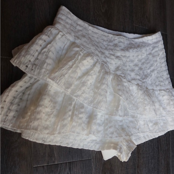 Adorable white skirt with square details! - Picture 2 of 4